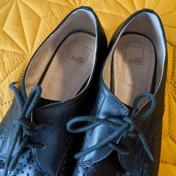 14th & Union Women's Brook Leather Oxfords - Picture 6 of 8